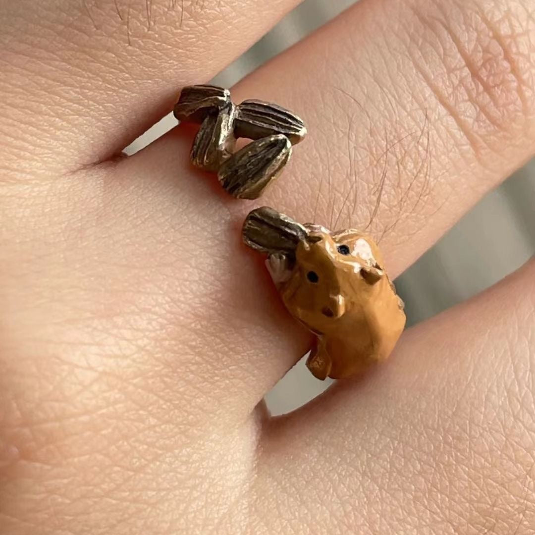 Fashion Hamster Ring with Melon Seeds Design