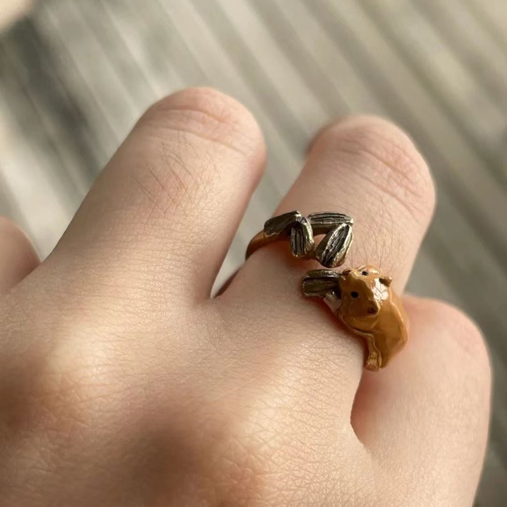 Fashion Hamster Ring with Melon Seeds Design